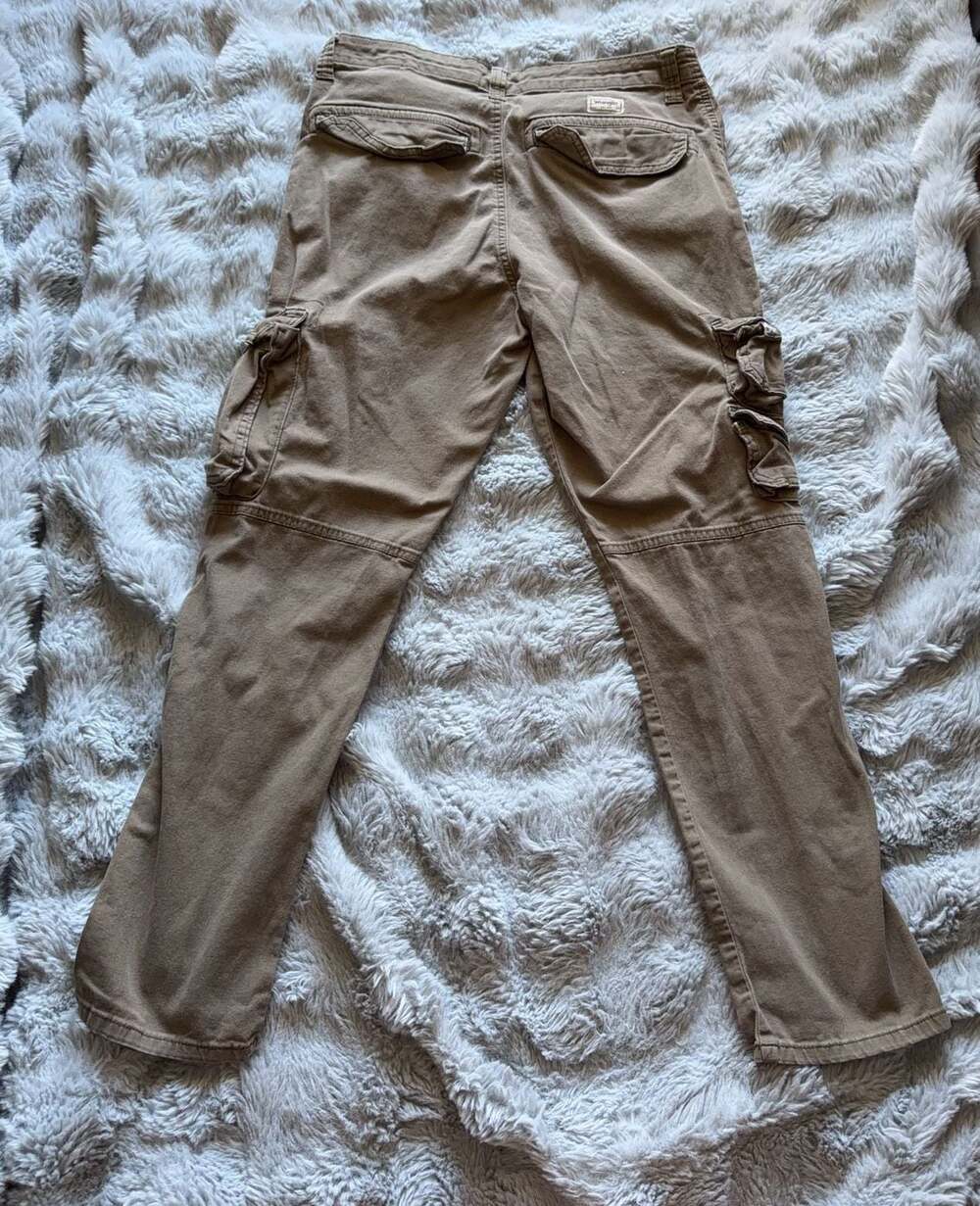 Wrangler Y2K Regular Taper Cargo Pants in Khaki Brown - Picture 5 of 7